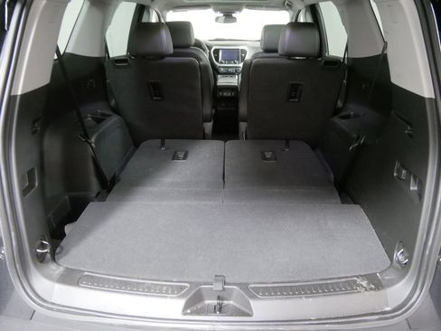 Used 2023 GMC Acadia SLT w/ Elevation Edition image 5