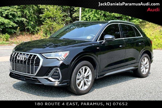 Used 2023 Audi Q3 2.0T Premium w/ Convenience Package AWD/4WD image 1