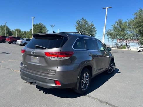 Used 2019 Toyota Highlander XLE AWD/4WD image 9