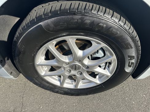 Used 2023 Chrysler Voyager LX image 34