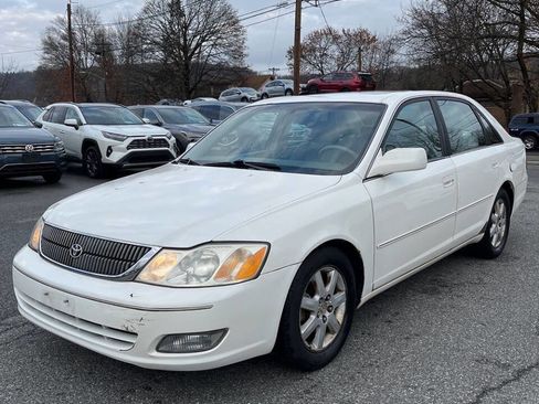 Used 2000 Toyota Avalon XLS image 1