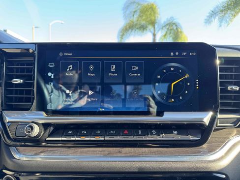 Used 2022 Chevrolet Silverado 1500 LTZ AWD/4WD image 25