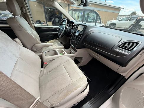 Used 2012 Chrysler Town & Country Limited FWD image 19