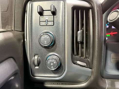 Used 2018 Chevrolet Silverado 1500 LT w/ All Star Edition image 13