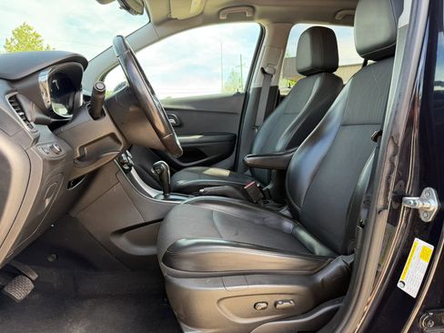 Used 2022 Chevrolet Trax LT w/ Driver Confidence Package AWD/4WD image 9