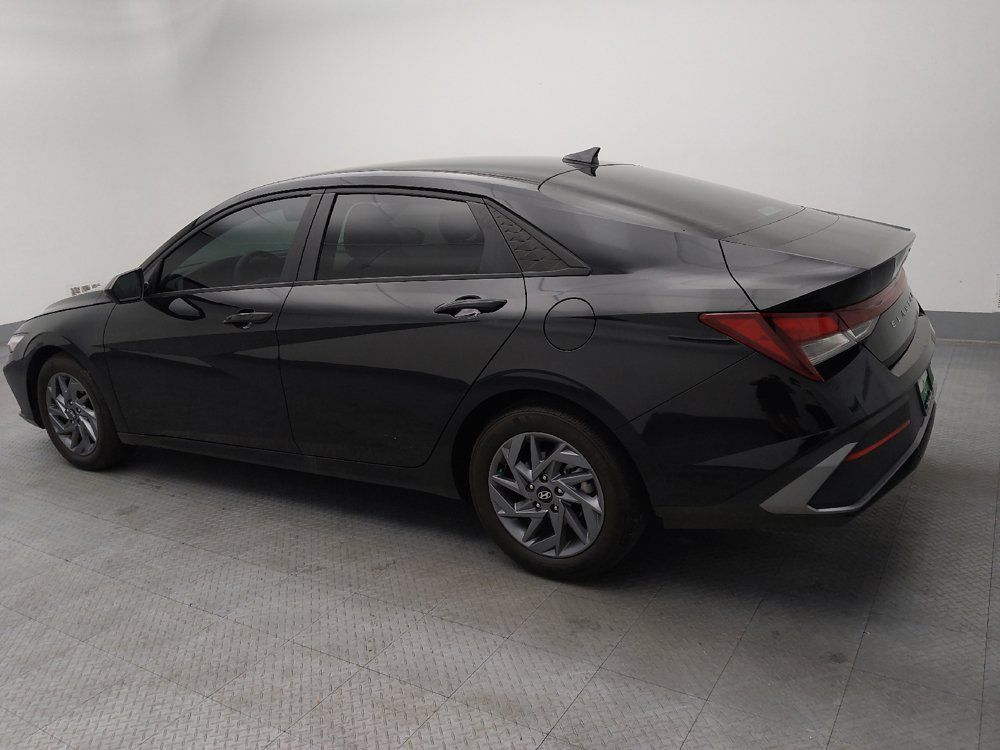 Used 2024 Hyundai Elantra SEL FWD image 3