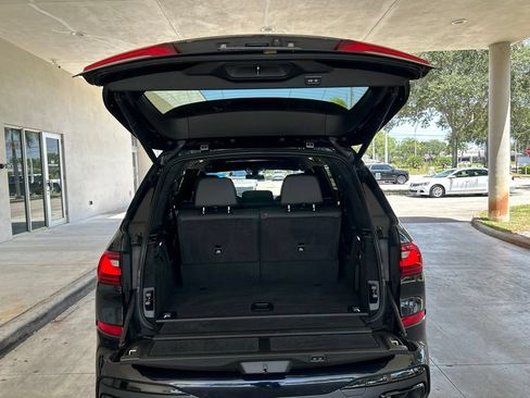 Used 2022 BMW X7 xDrive40i w/ M Sport Package AWD/4WD image 53