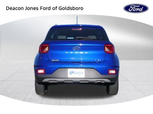 Used 2023 Hyundai Venue Limited image 4