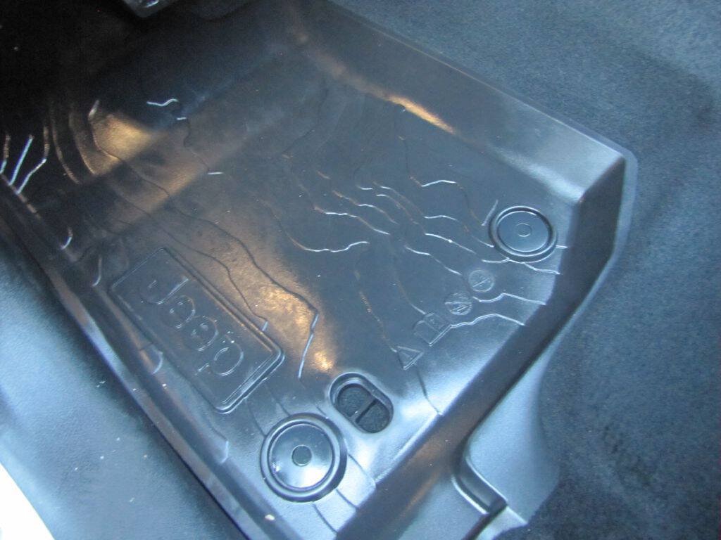 Used 2022 Jeep Wrangler Unlimited Sahara w/ Safety Group AWD/4WD image 15