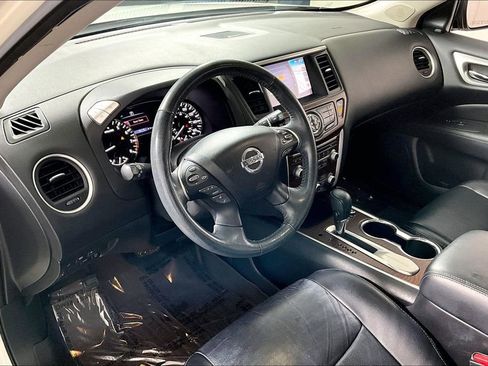 Used 2018 Nissan Pathfinder Platinum image 13