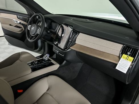 New 2026 Volvo XC90 B6 Plus w/ Protection Package Premier image 24