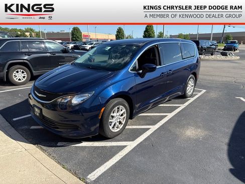 Used 2017 Chrysler Pacifica Touring FWD image 1