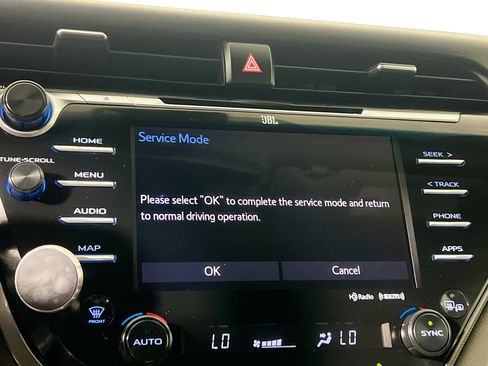 Used 2019 Toyota Camry XSE w/ Navigation Package FWD image 28