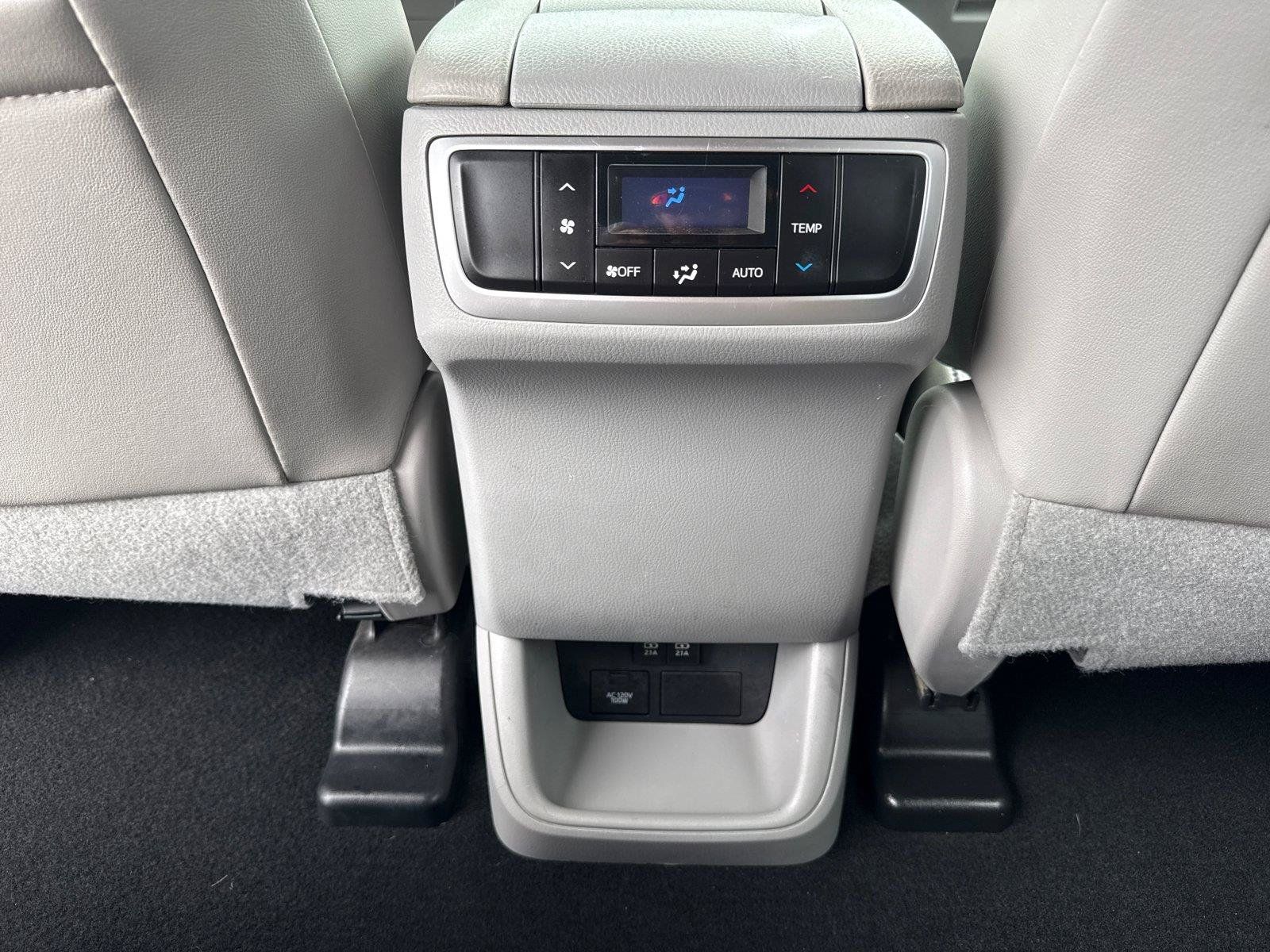 Used 2019 Toyota Highlander XLE AWD/4WD image 26
