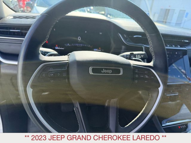 Used 2023 Jeep Grand Cherokee Laredo w/ Luxury Tech Group I AWD/4WD image 12