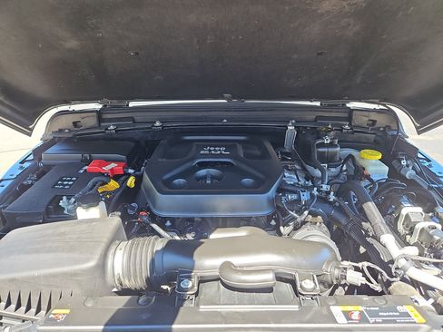 Used 2021 Jeep Wrangler Unlimited Sport AWD/4WD image 31