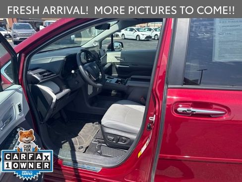Used 2024 Toyota Sienna Limited AWD/4WD image 9
