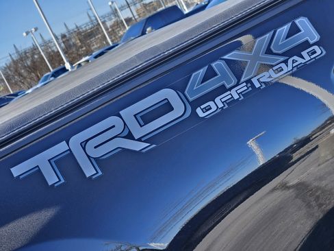 Used 2019 Toyota Tacoma TRD Off-Road w/ Technology Package image 10