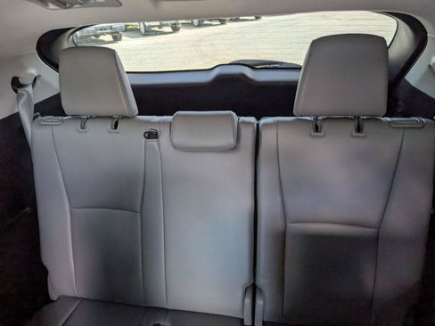 Used 2022 Toyota Highlander XLE AWD/4WD image 25