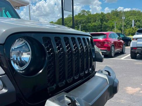 Used 2021 Jeep Gladiator Sport AWD/4WD image 2