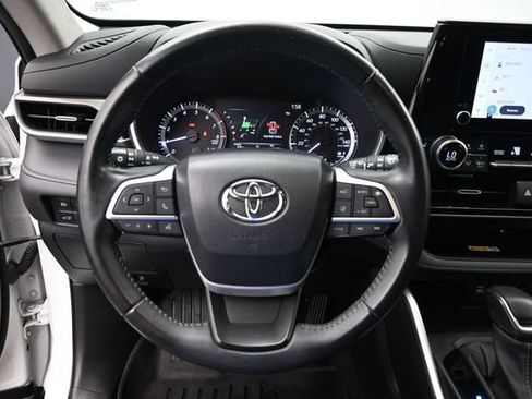 Used 2023 Toyota Highlander XLE FWD image 31