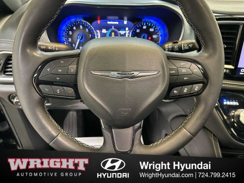 Used 2025 Chrysler Pacifica Limited FWD image 20