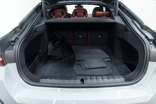 Certified 2024 BMW i4 eDrive40 w/ M Sport Package RWD image 9