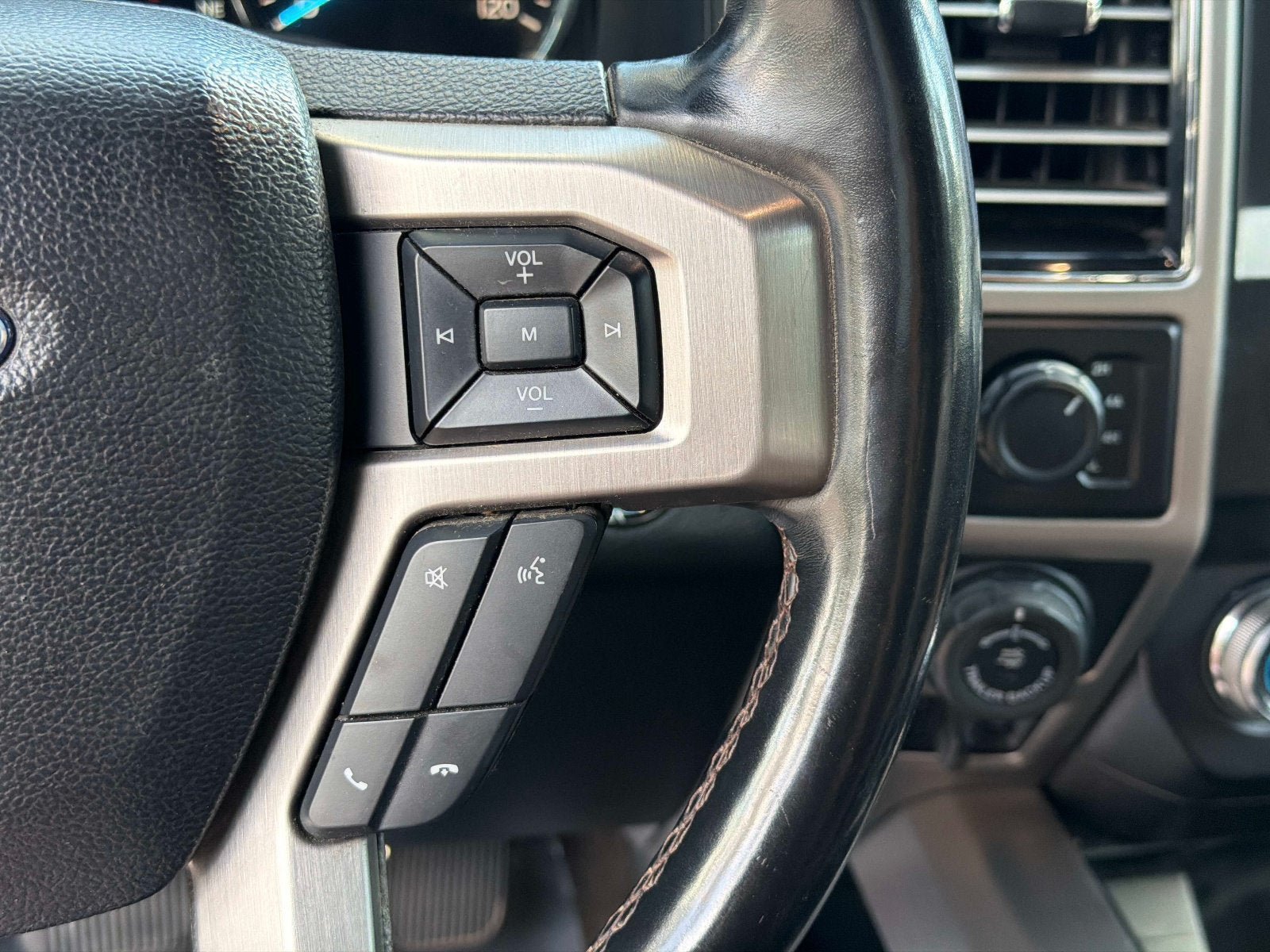 Used 2019 Ford F150 Platinum w/ Equipment Group 701A Luxury AWD/4WD image 30