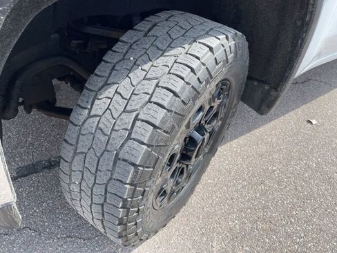 Used 2022 Chevrolet Silverado 2500 LT w/ Convenience Package image 2