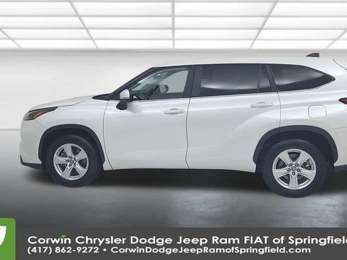 Used 2023 Toyota Highlander LE image 9