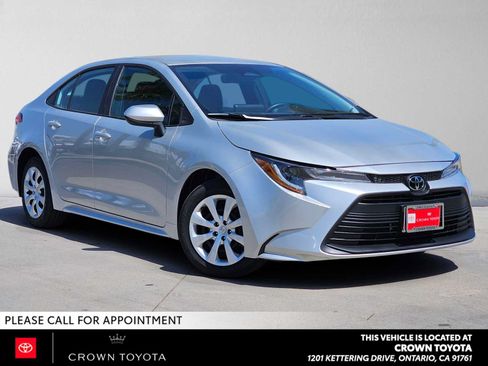 Certified 2025 Toyota Corolla LE FWD image 1