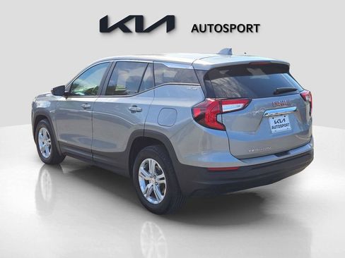 Used 2024 GMC Terrain SLE image 10