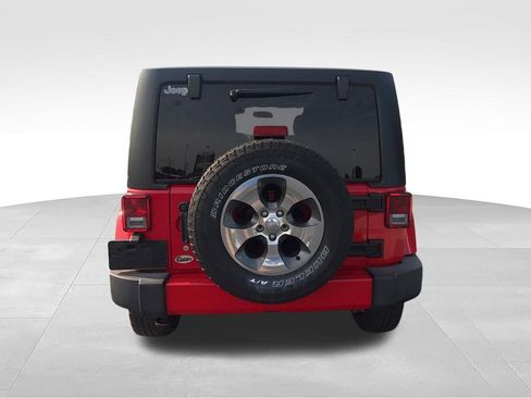 Used 2018 Jeep Wrangler Unlimited Sahara w/ Connectivity Group AWD/4WD image 37