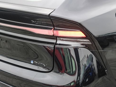 New 2026 Toyota Prius Plug-In Hybrid FWD image 10