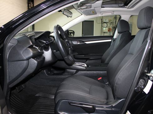 Used 2017 Honda Civic EX-T image 9
