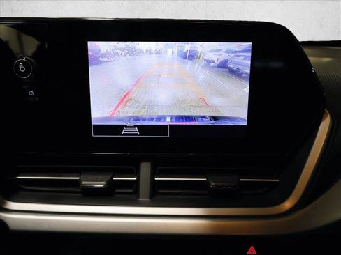 Used 2024 Chevrolet Trax LS w/ LS Convenience Package FWD image 18