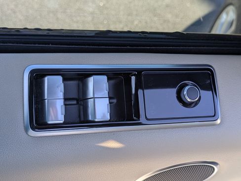 Used 2020 Land Rover Range Rover Sport HSE image 21