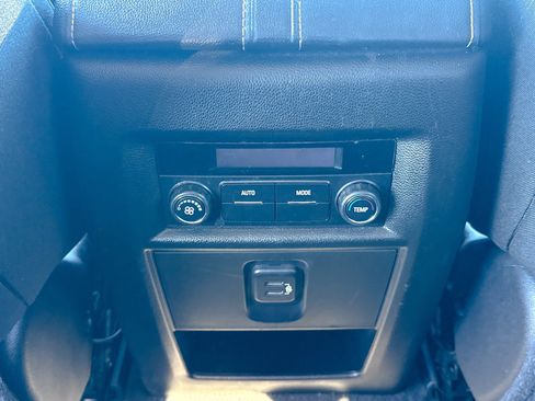 Certified 2018 Chevrolet Traverse LT image 24