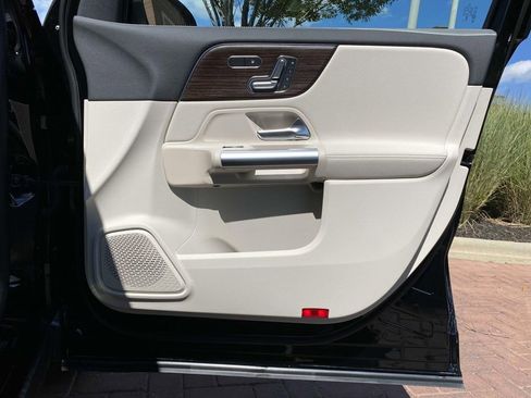 Certified 2025 Mercedes-Benz GLA 250 image 9