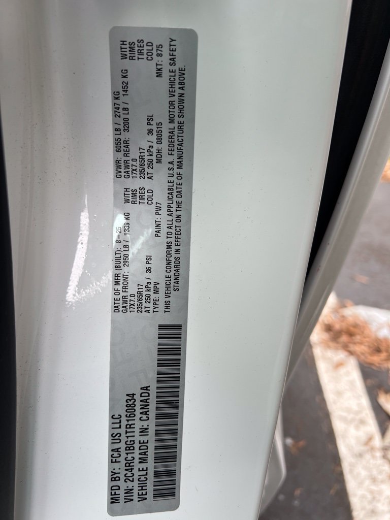 Used 2026 Chrysler Pacifica Select FWD image 4