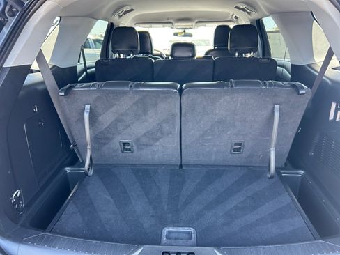 Used 2024 Ford Explorer XLT w/ Equipment Group 202A RWD image 31