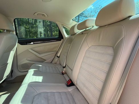 Used 2014 Volkswagen Passat TDI SEL Premium image 19