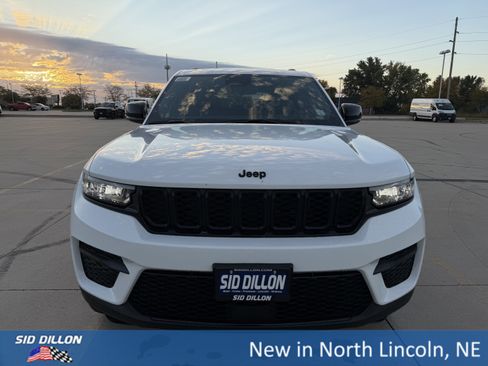 New 2025 Jeep Grand Cherokee Altitude image 3