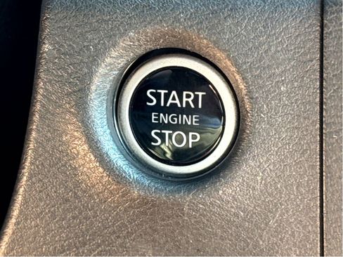 Used 2024 Nissan Frontier SV image 18