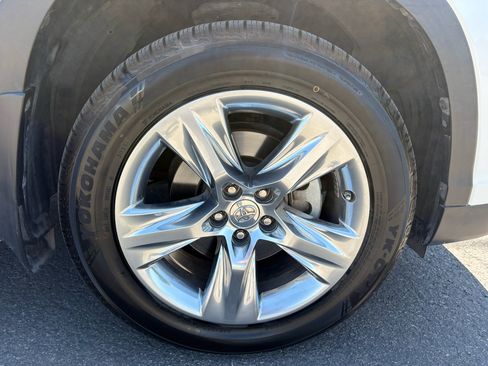 Used 2015 Toyota Highlander Limited Platinum AWD/4WD image 3