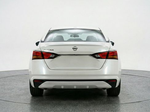 Used 2025 Nissan Altima 2.5 SV FWD image 7
