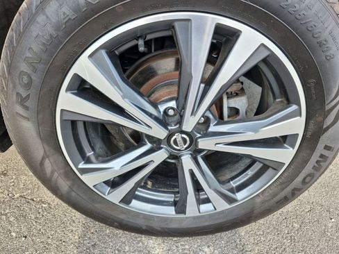 Used 2017 Nissan Rogue SL w/ SL Premium Package image 15