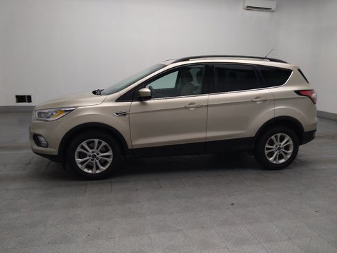 Used 2017 Ford Escape SE w/ Equipment Group 201A FWD image 2
