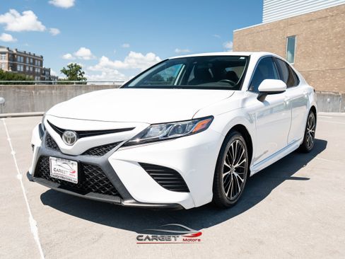 Used 2019 Toyota Camry SE image 3