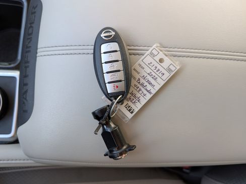 Used 2022 Nissan Pathfinder SL w/ Lighting Package (N92) image 40